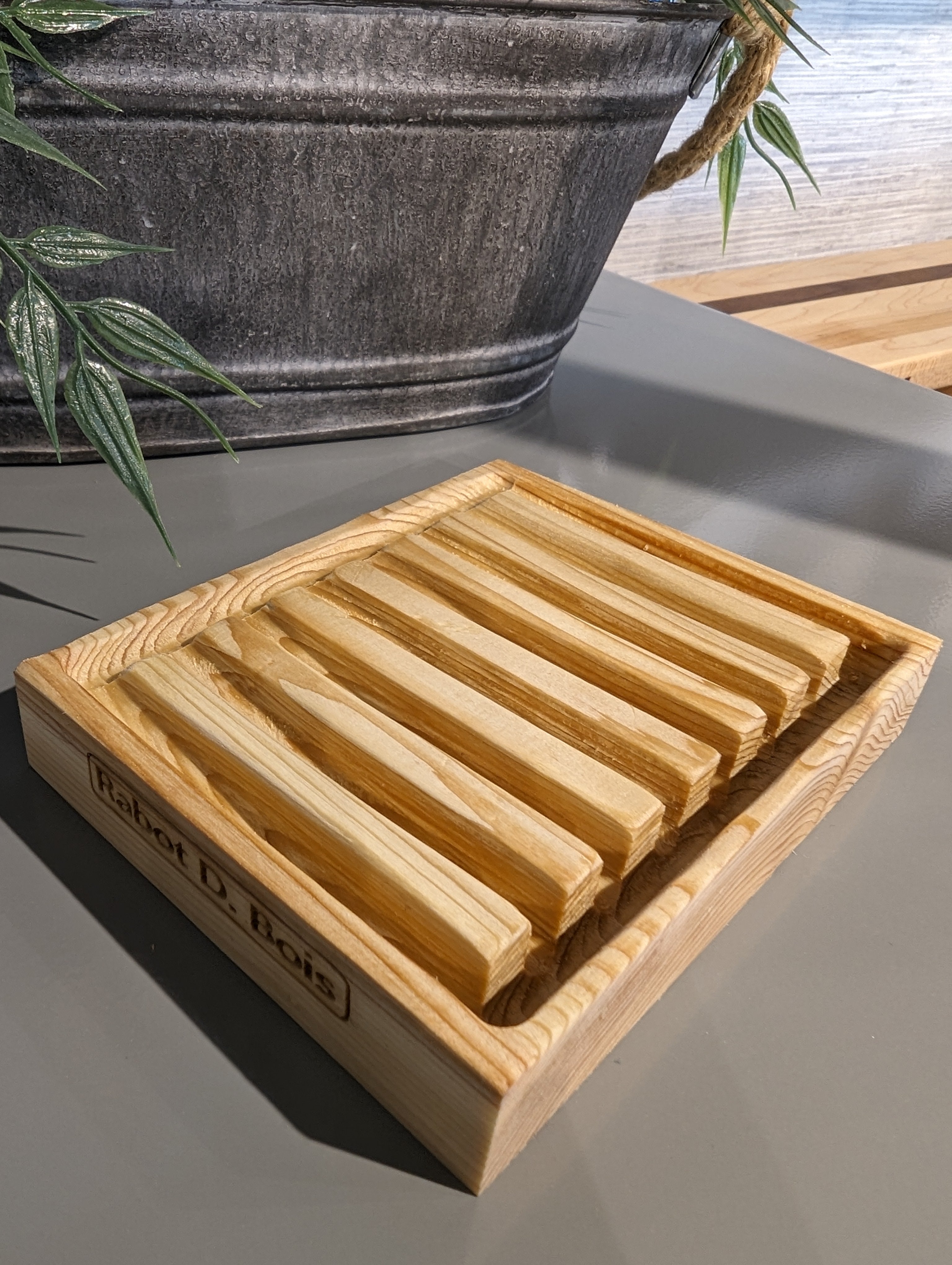 The "D-Coulé" Cedar Wood Soap Dish