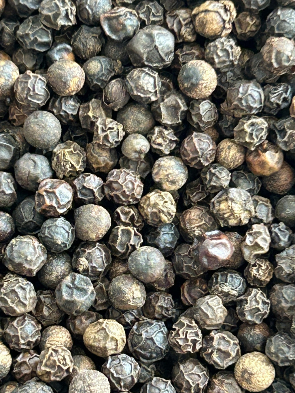Black Peppercorns - Premium Smoky Flavor for Your Dishes